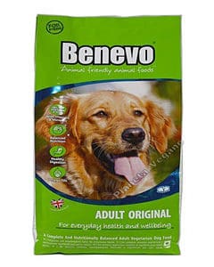 Saco de pienso para perros de la marca Benevo son la imagen de un perro